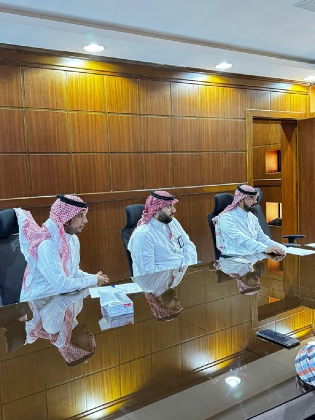 قام  أمين #منطقة_الحدود_الشمالية 
المهندس :هشام العوفي بزيارة تفقدية لبلدية محافظة العويقيلة اطّلع خلالها على سير العمل في المشاريع البلدية والخدمية، ووقف ميدانيًا على مشاريع الإسكان وشاهد مستوى الأداء وجودة التنفيذ.
وأكد سعادته حرص الأمانة على الارتقاء بمستوى الخدمات

<a href="/NBM_GOV/">أمانة منطقة الحدود الشمالية</a>