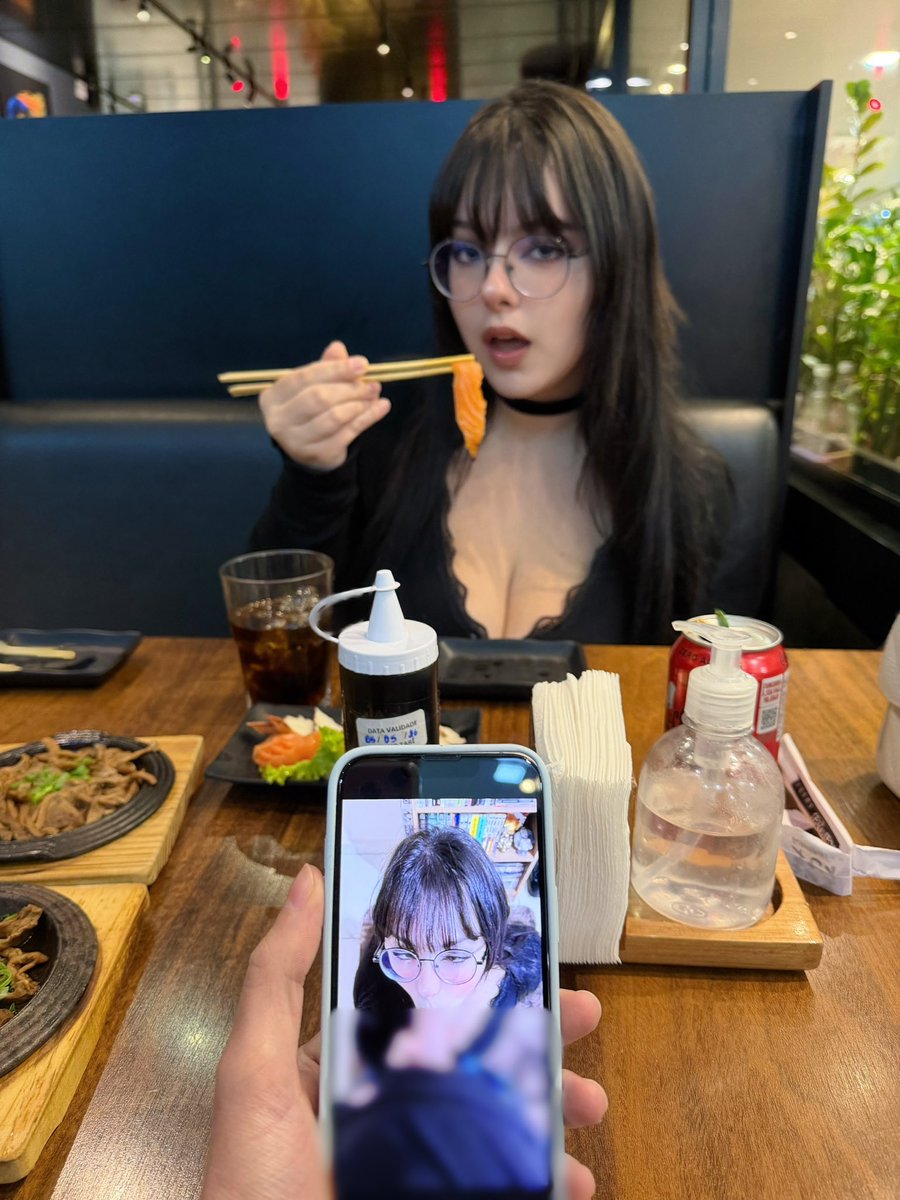 Maduu_chan's tweet photo. Hum? 🍣 https://t.co/bmmGe1rV5Q