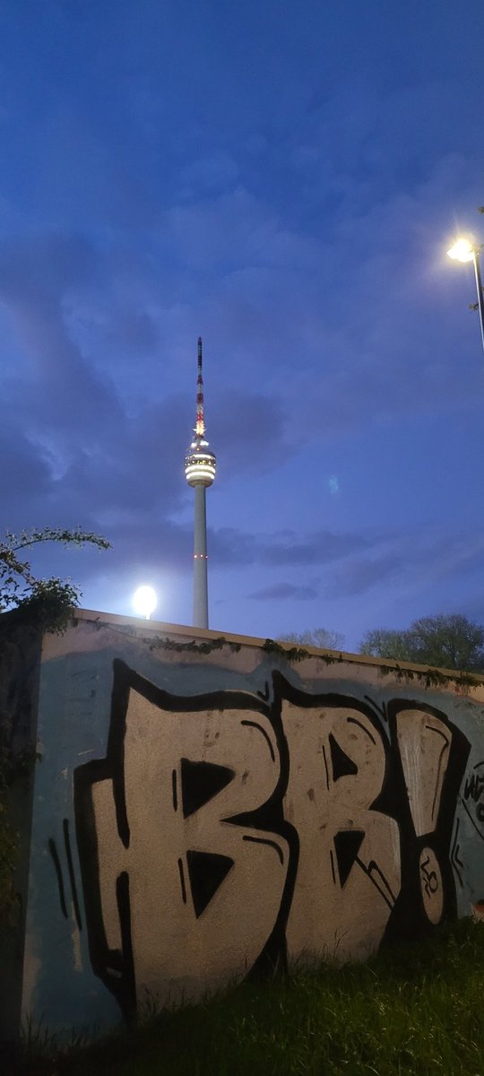 oldschool_STR's tweet photo. #Stuttgart #Degerloch #svk #kickers #tsgbalingen #svktsg #fernsehturm #floodlightporn https://t.co/sReFgVyenx