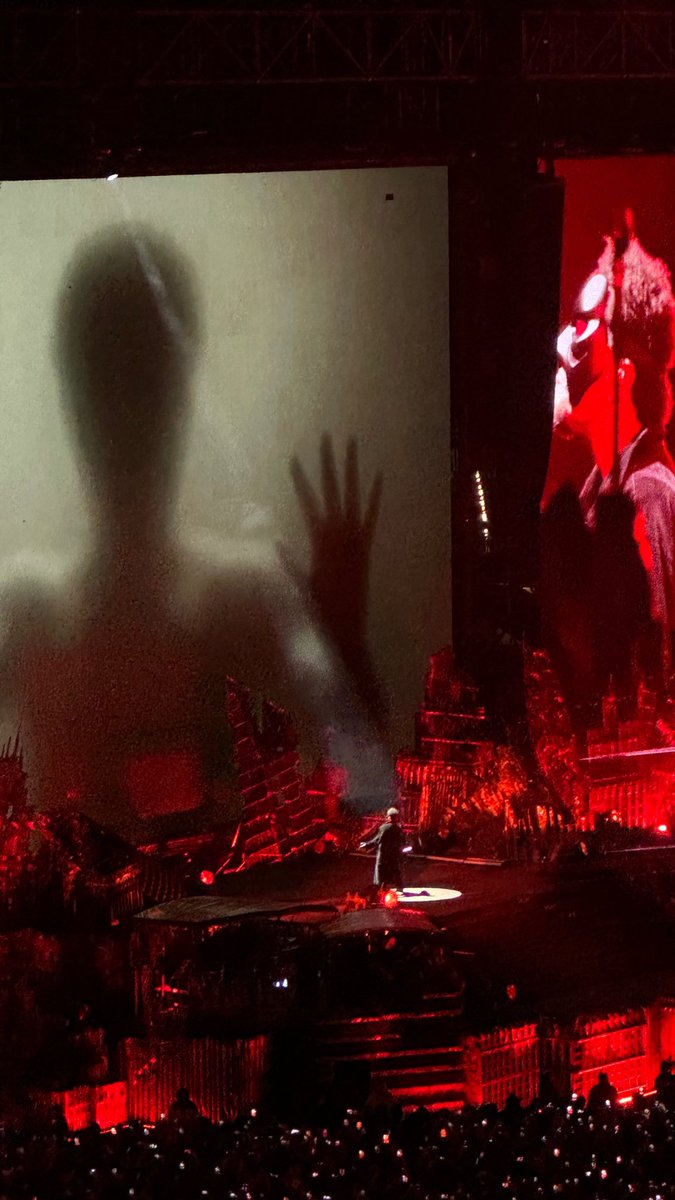 EduardoMtSantos's tweet image. Recuerdo de mi primer concierto solo #TheWeekndEnMéxico #afterhours