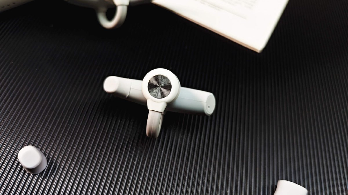 Serdar253434's tweet image. Unboxed my new [产品名，如wireless earbuds]! Super sleek design + instant setup = 10/10. Can’t wait to use it daily  #Unboxing #NewTech #DailyEssential