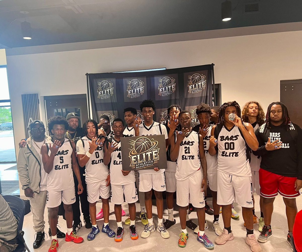 BARSElite_'s tweet image. BARS Elite 16u boys go undefeated in the Hoopfest in the Wiregrass ⚒️🔥@BARS_workouts @teehardamon3 #BARS