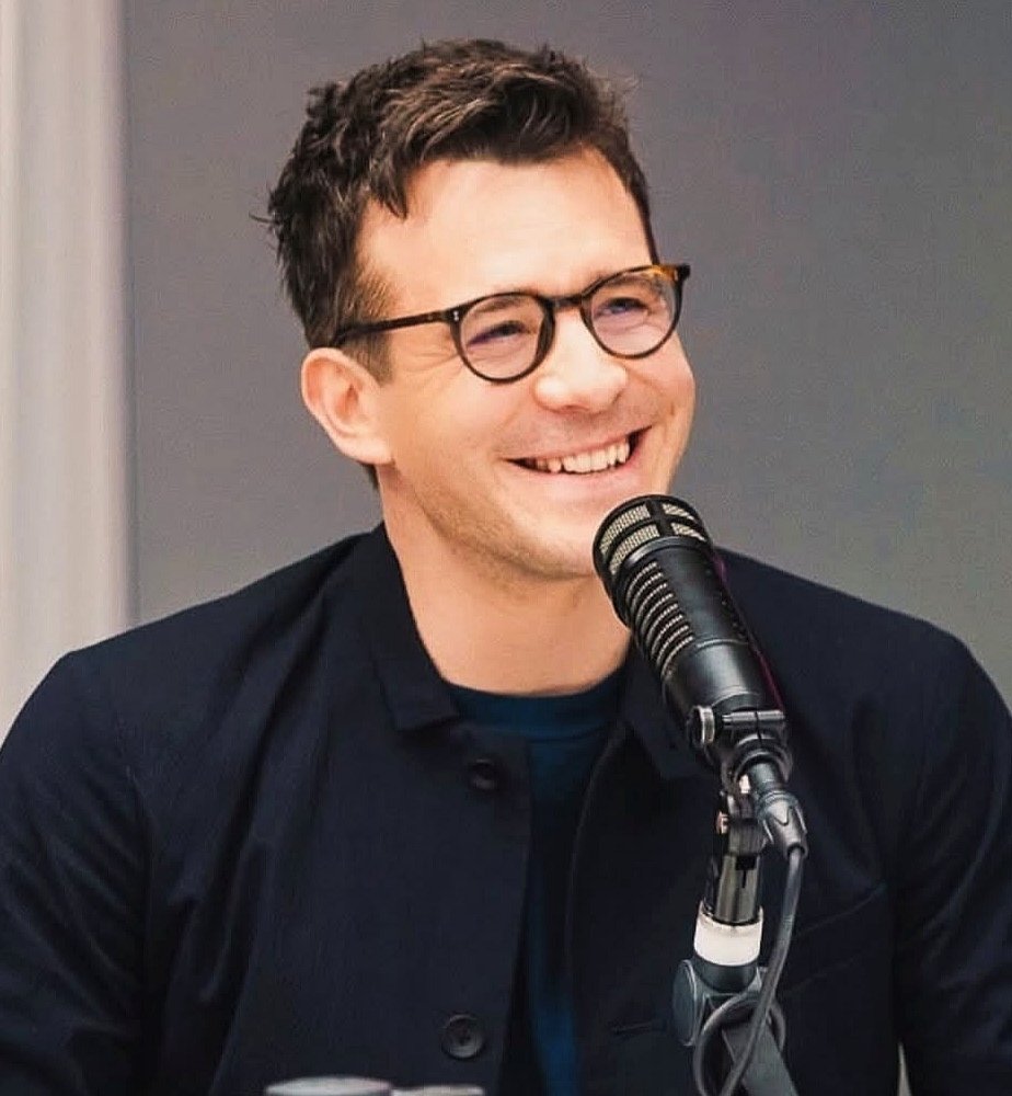 paolaserra86's tweet photo. Luke Thompson with glasses 🔥 https://t.co/BO2zCJKp7n