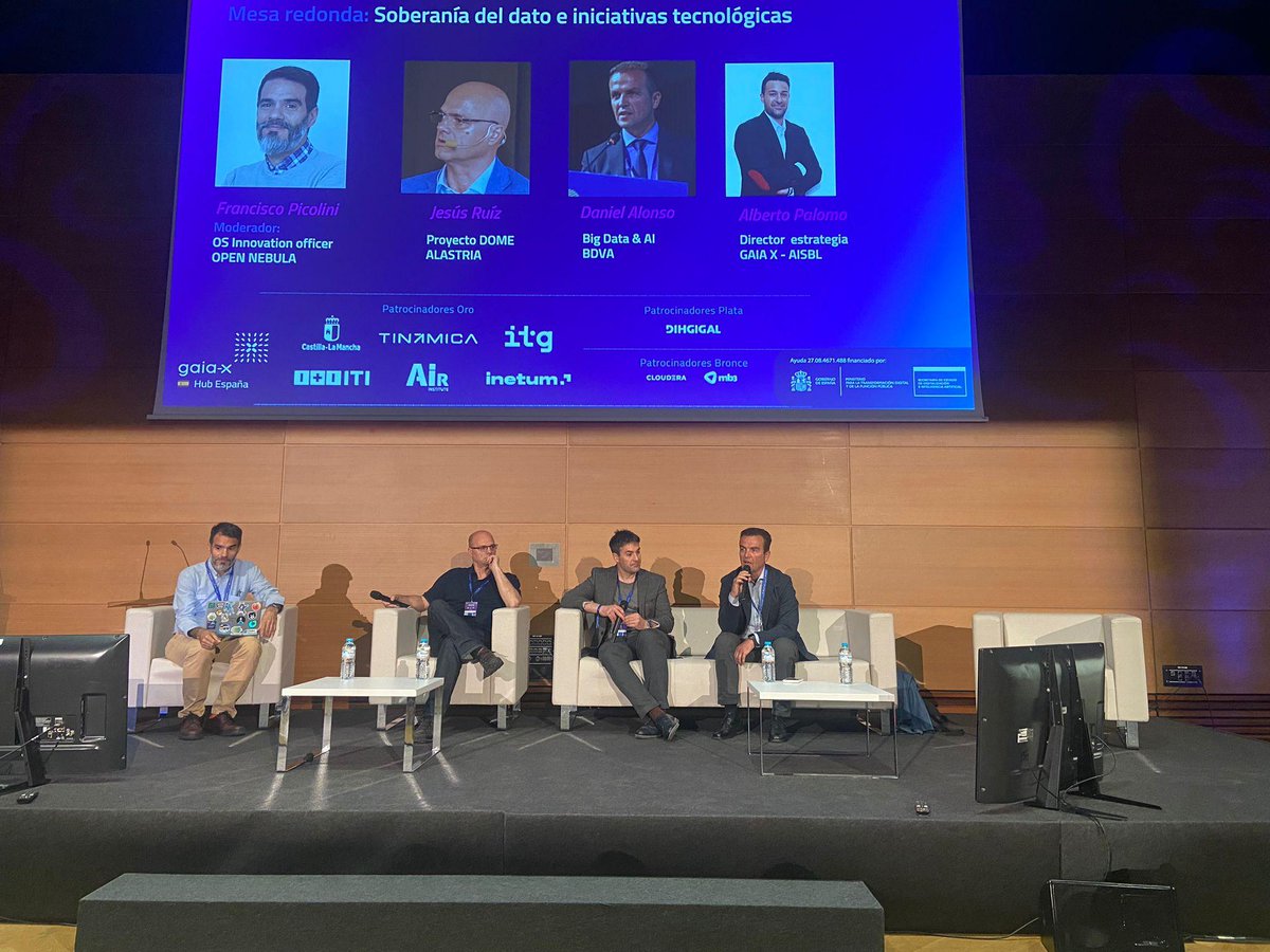 BDVA_eu's tweet image. 🚨BDVA Senior Tech Lead #BigData &amp;amp; #AI ecosystems, @dalonsoro, is attending a @gaiax_aisbl  Spain Data Economy Summit❗

🗓️21-22 April
📍Toledo, Spain

🎯Daniel Alonso just concluded a panel on #datasovereignty and tech initiatives.

#BDVA
#GaiaX
#AI
#Dataeconomy
#Dataspaces