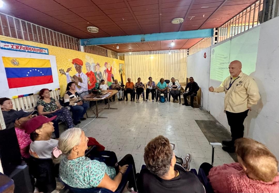 #CGR | Fomentan la participación ciudadana en el Club de Abuelos El Samán, mediante el plan de formación diseñado para los Adultos y Adultas Mayores, Abuelos y Abuelas Contralores en el Club de Abuelos El Samán, ubicado en La Pastora, Caracas.