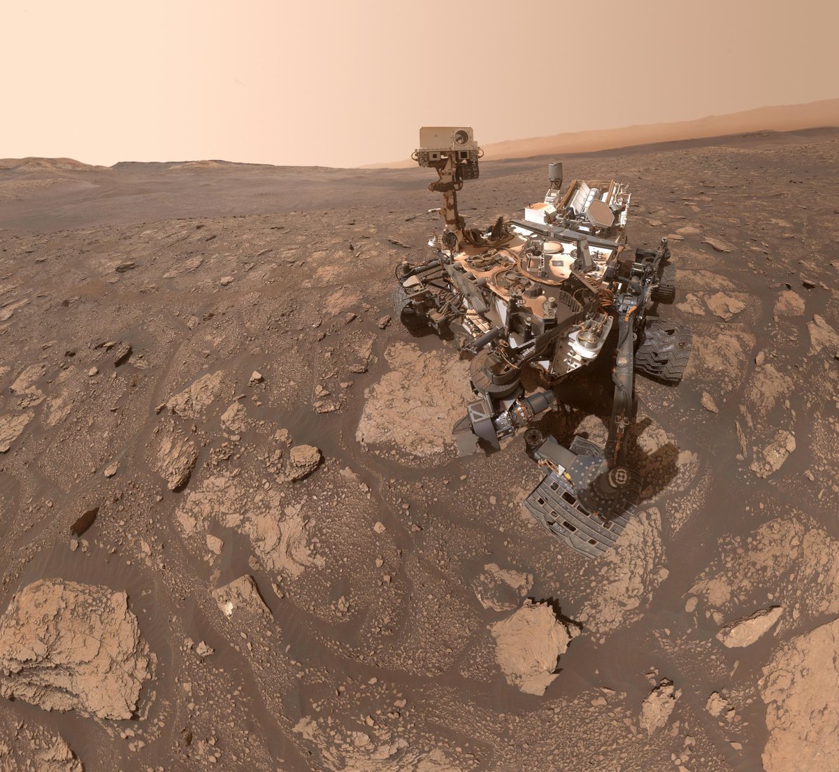 astro_jaz's tweet photo. A ROCK THAT CURIOSITY FOUND ON MARS IN 2020 HAS BEEN ANALYZED AND INCLUDES ORGANIC MOLECULES THAT HAVE NEVER BEEN SEEN ON MARS BEFORE!! https://t.co/ZiuDjjYy7b