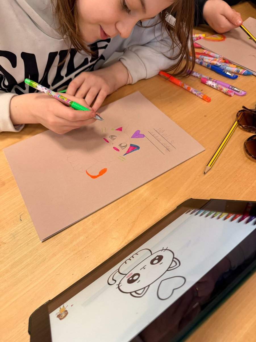 Pengeulanpri's tweet image. Sketch club with Mrs Murphy was well attended this evening #expressivearts #pengeulanway