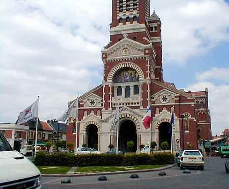 france_images's tweet image. La Basilique Notre‑Dame in Albert (Somme) a striking WWI battlefield landmark. 

Visit the basilica, museum and nearby trenches; rebuilt after heavy WWI damage and famous for its leaning Virgin statue. France 🇨🇵 travel photo: buff.ly/cwU7cWY #France #WWI 

France 🇨🇵