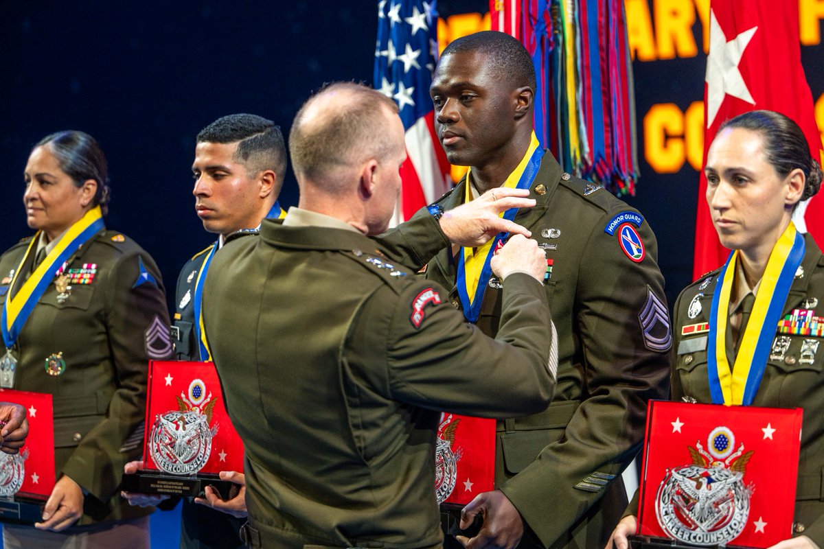 Congratulations to Sgt. 1st Class Aboubacar Kallo from the 3d U.S. Infantry Regiment (The Old Guard) for being named the Secretary of the Army Career Counselor of the Year for the Regular Army for fiscal year 2026!

As part of this award, Sgt. 1st Class Kallo was presented the https://t.co/BmyoZ7B1l9