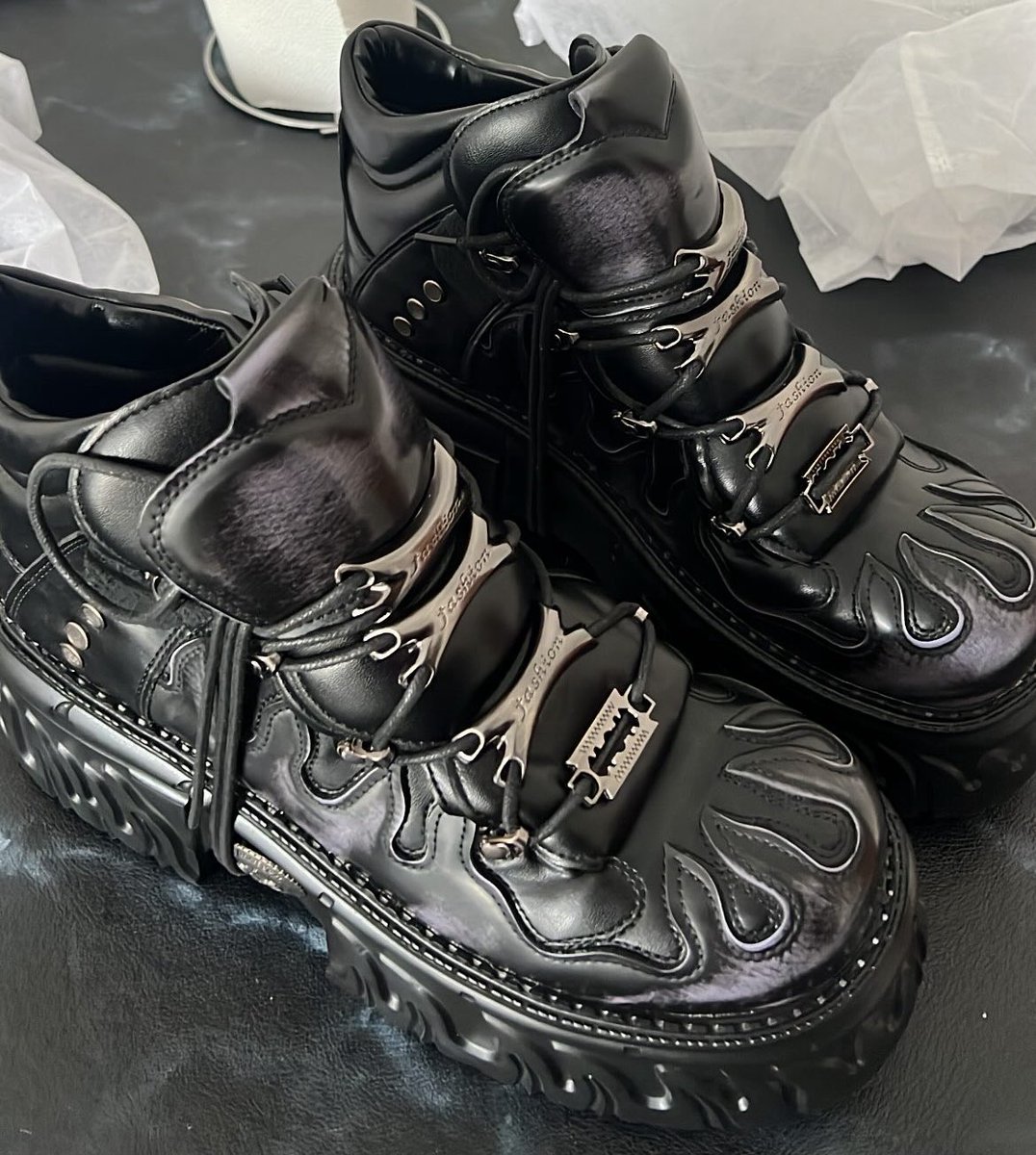 aaron  tweet media