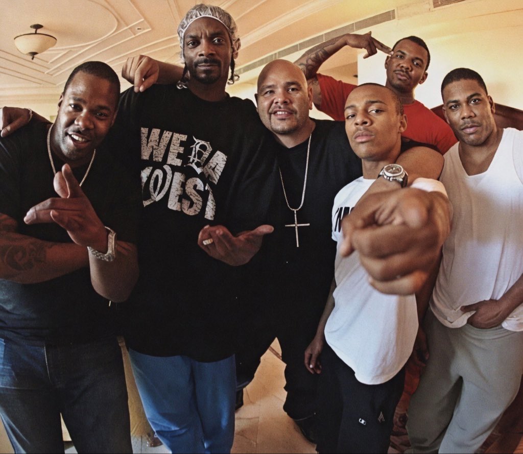 freakoutsideofx's tweet photo. Rare pic of Busta Rhymes, Snoop Dogg, Joe, The Game, Nelly &amp; Lil Bow Wow 🔥 https://t.co/32hqN9zuLf