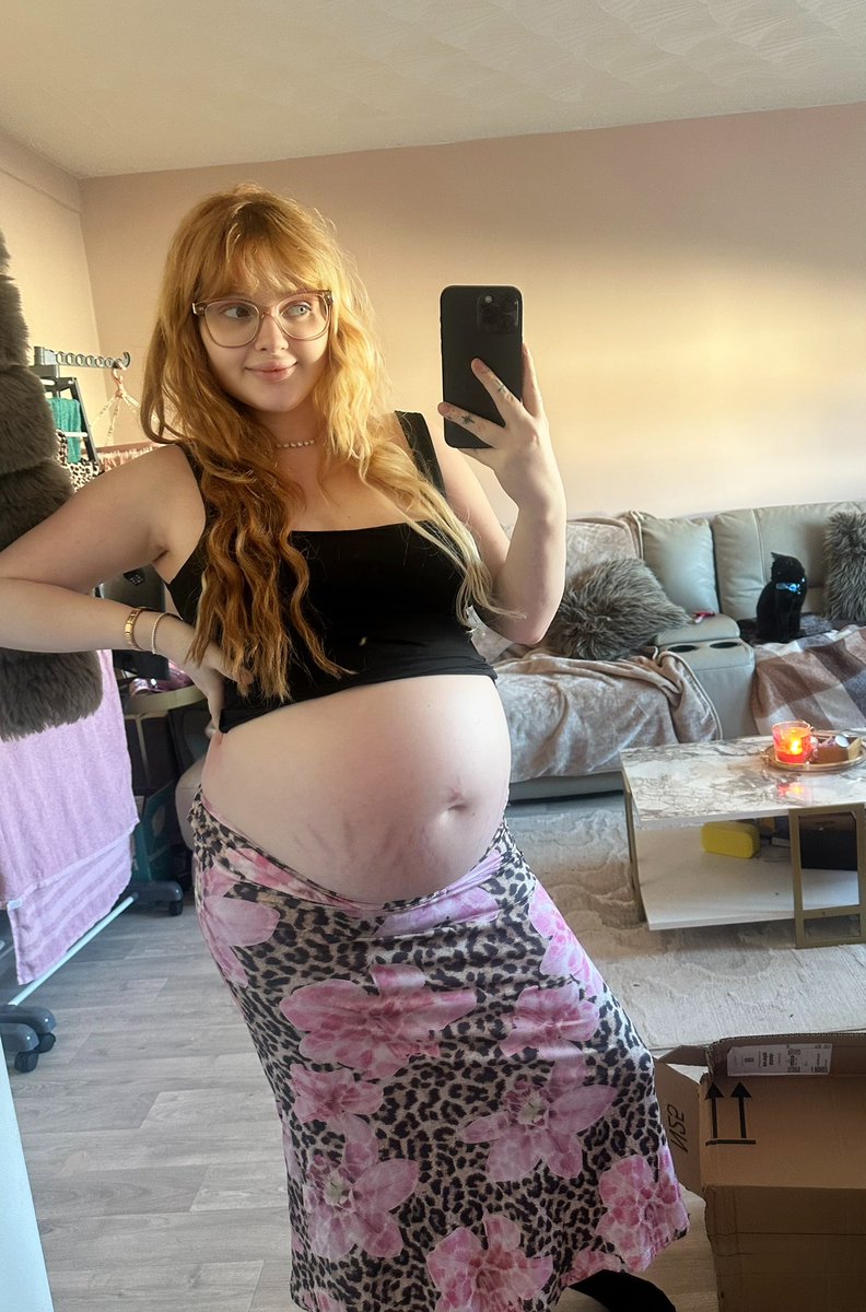 AngelBratzbabyx's tweet image. In desperate need of a massage 💆‍♀️ 
#pregnancy #pregnant