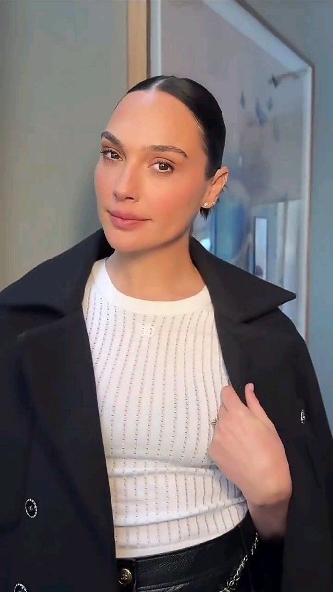 Gal Gadot tweet media