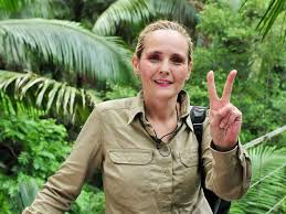 Flanell88's tweet image. Mit dieser Frisur erinnert die eine mich jetzt leider an Helene Fürst bei #ibes 😬  #dsds
