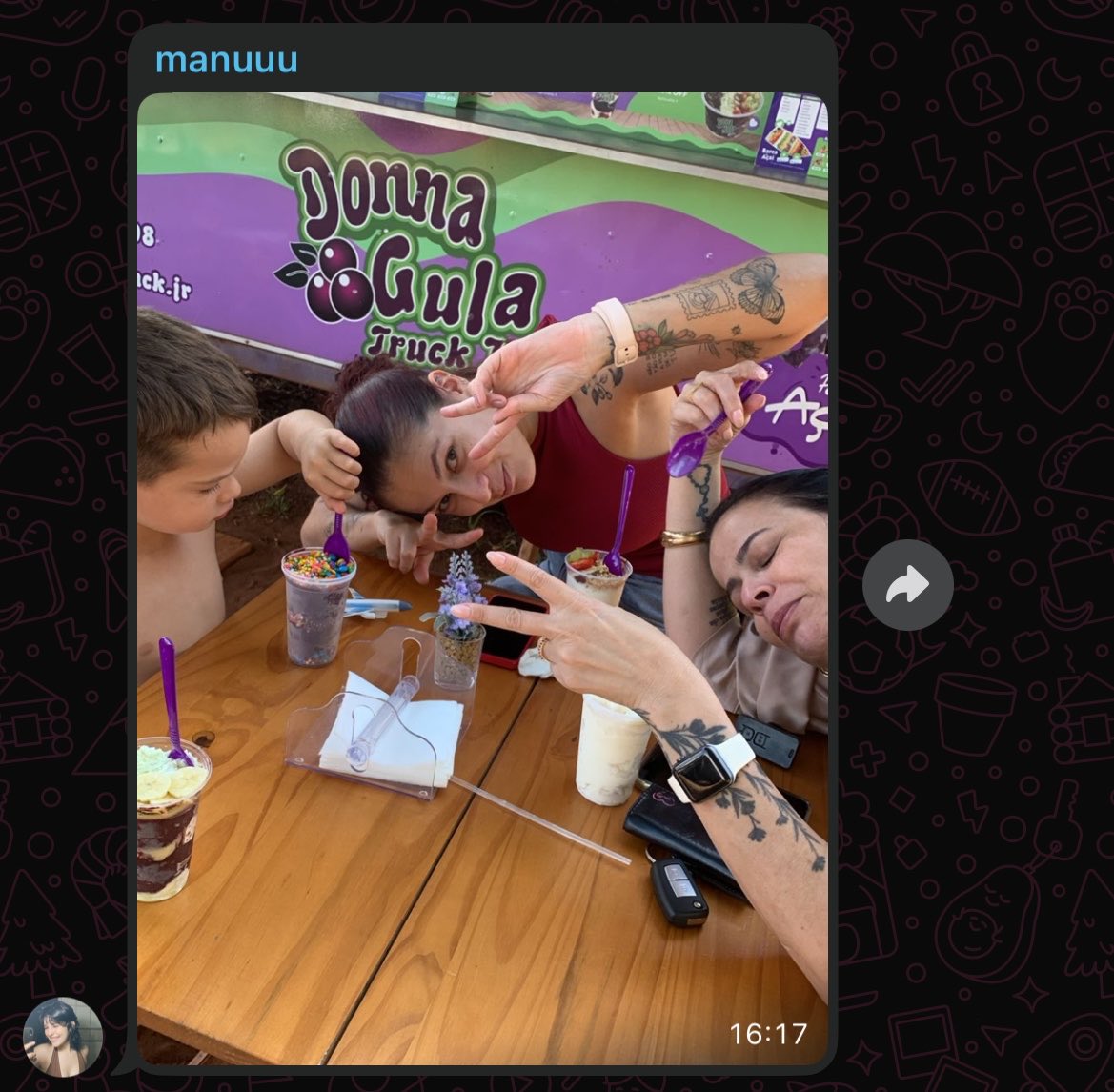 a manuela roubando minha familia ???????????