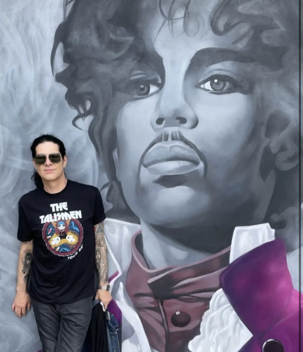 SoCal_MusicFan's tweet image. Rad pic of Todd in front of the #mural of #Prince, in #Minneapolis, Minnesota 🎶 painted by Artist Hiero Veiga 🎨 &amp;amp; great selfie Todd took of himself wearing a #symbol shirt, representing Prince 🎶 R.I.P. Prince, who passed away 10 yrs ago today, April 21, 2016 🙏  #ToddKerns