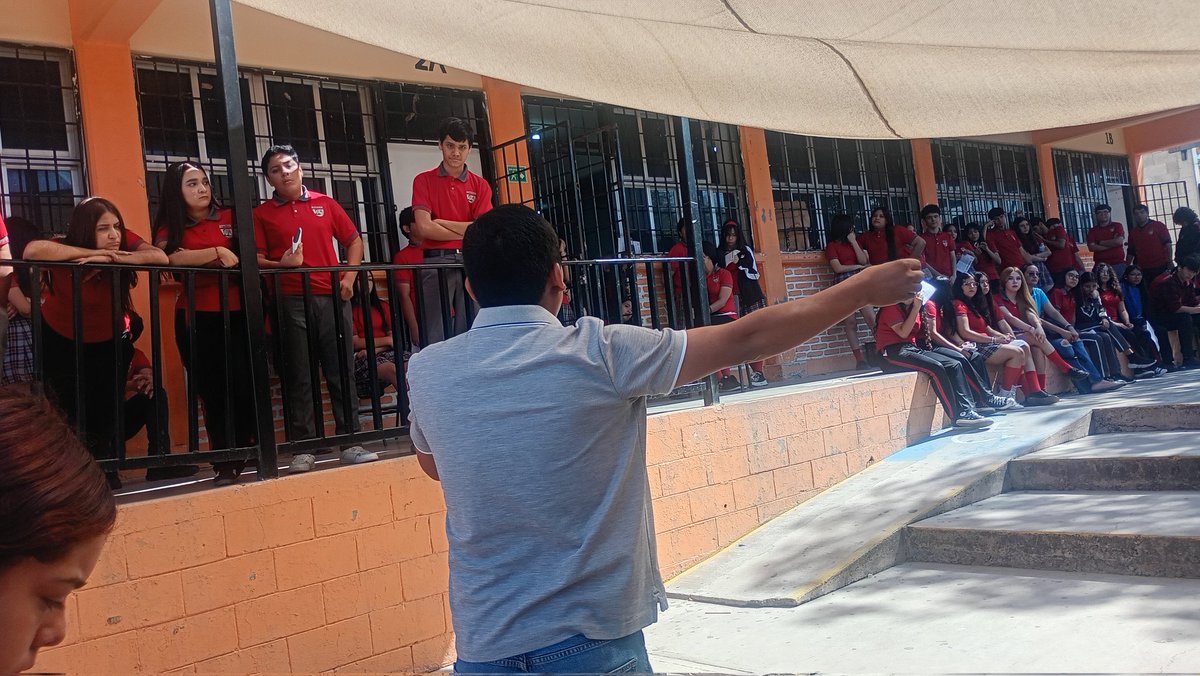 Asamblea informativa en la Preparatoria Rafael Ramírez, con el dirigente nacional del movimiento antorchista en Sinaloa  🔥🔥😃