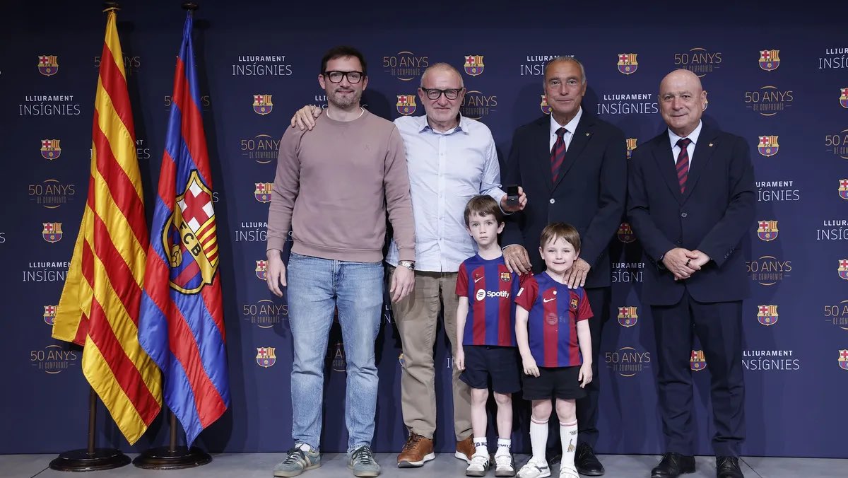 JIMacia's tweet photo. Avui he acompanyat el president Rafael Yuste en el lliurament d’insígnies d’or a més de 60 socis amb més de 50 anys de fidelitat al FC Barcelona.
Un acte de gran simbolisme per reconèixer la seva trajectòria, compromís i estima pel Club al llarg de tota una vida.
Gràcies!! 💙❤️ https://t.co/vZjCVEkVnP