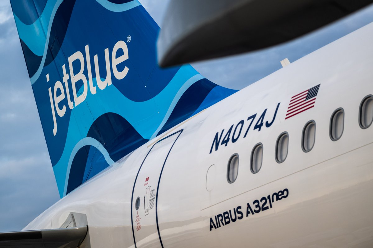 AirbusInTheUS's tweet image. News out of #MROAmericas! Agreements with @JetBlue on upgraded cockpit displays AND the #Skywise Fleet Performance+ solution on its #A320 and #A220 aircraft. Skywise leads the way with advanced digital services. Details: ow.ly/TnSs50YNGnE
#services #MRO #avionics
