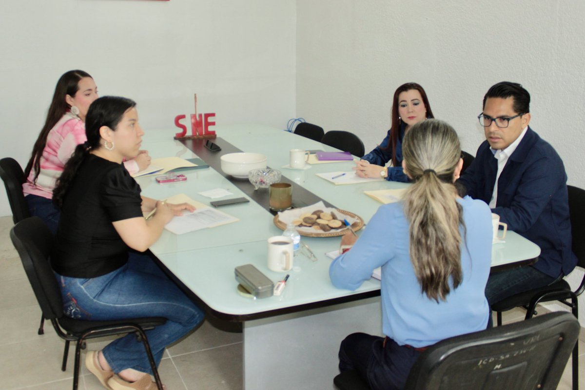 SNE_Tabasco's tweet photo. Reunión de trabajo para una próxima #FeriaNacionalDeEmpleo en colaboración con el @GobCentro enfocada a jóvenes.

Se definieron las primeras estrategias para acercar oportunidades laborales óptimas.

#Tabasco #GobiernoDelPueblo #SNET #SEE https://t.co/K9HehYpPN8