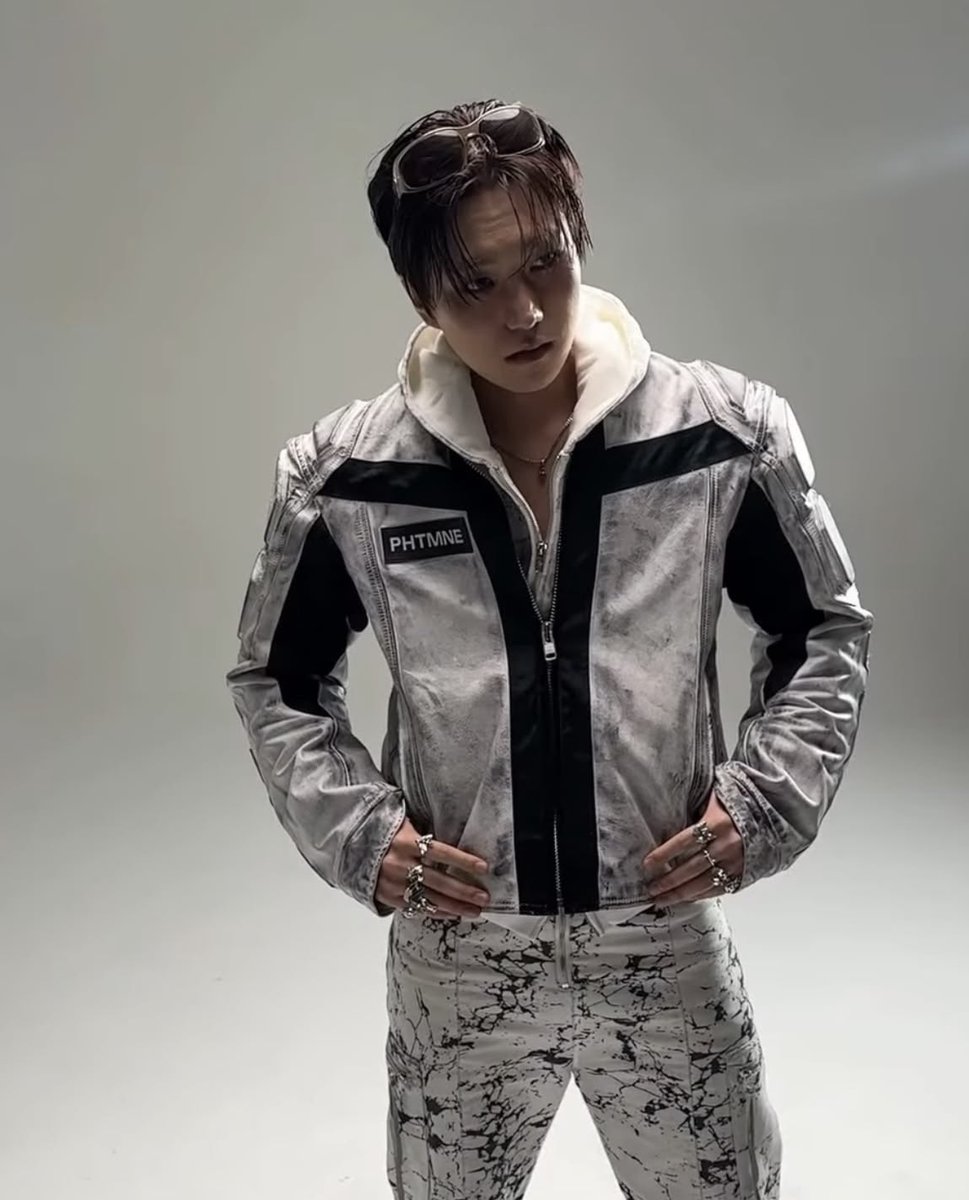 dailychusi's tweet photo. definitely need him to model more I mean look at him!!!
#시우 #SIWOO #JUSTB https://t.co/XH1lFcZX31