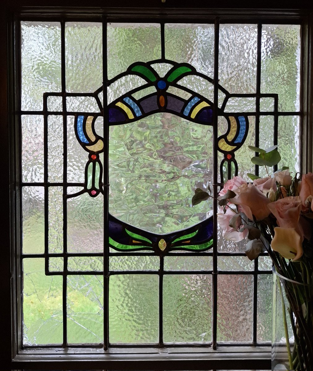 rdwglass's tweet image. Bonny early 20th c Shield and Swag design leaded glass panels. Minor repairs. 
#stainedglass #glasgow #scotland