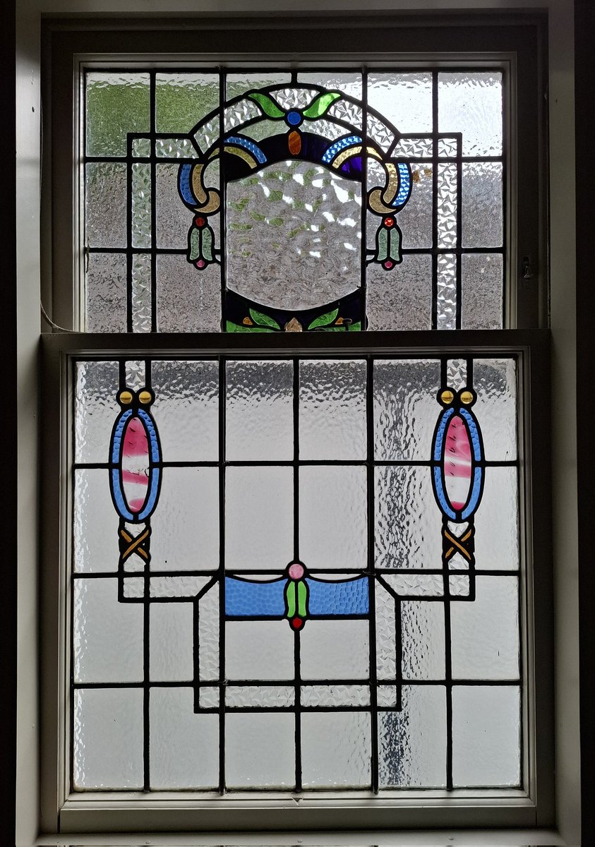 rdwglass's tweet image. Bonny early 20th c Shield and Swag design leaded glass panels. Minor repairs. 
#stainedglass #glasgow #scotland