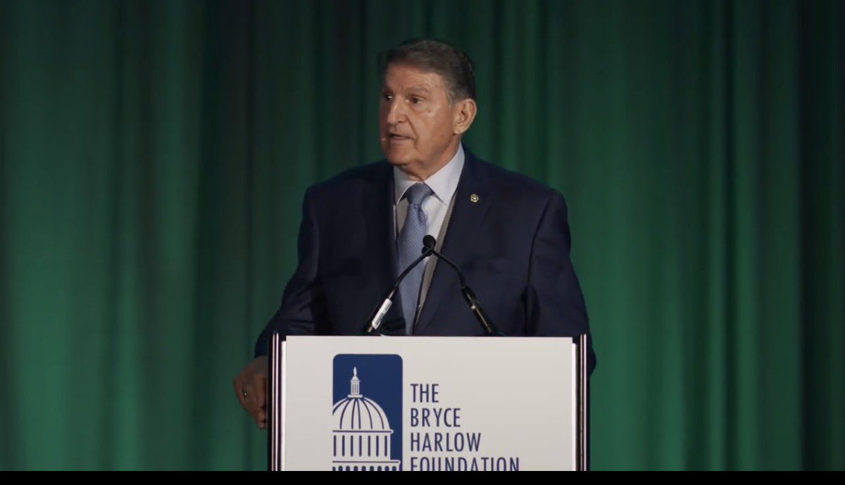 Politics & Poll Tracker 📡 tweet media