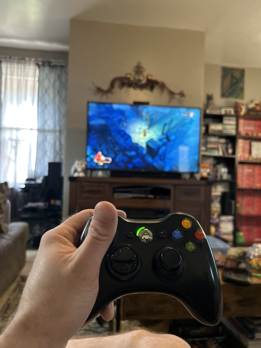 jdwolfpgh's tweet image. Dug the #Xbox360 out of the basement today then we went game hunting for games that aren’t compatible with our Series X

#Xbox #retrogames