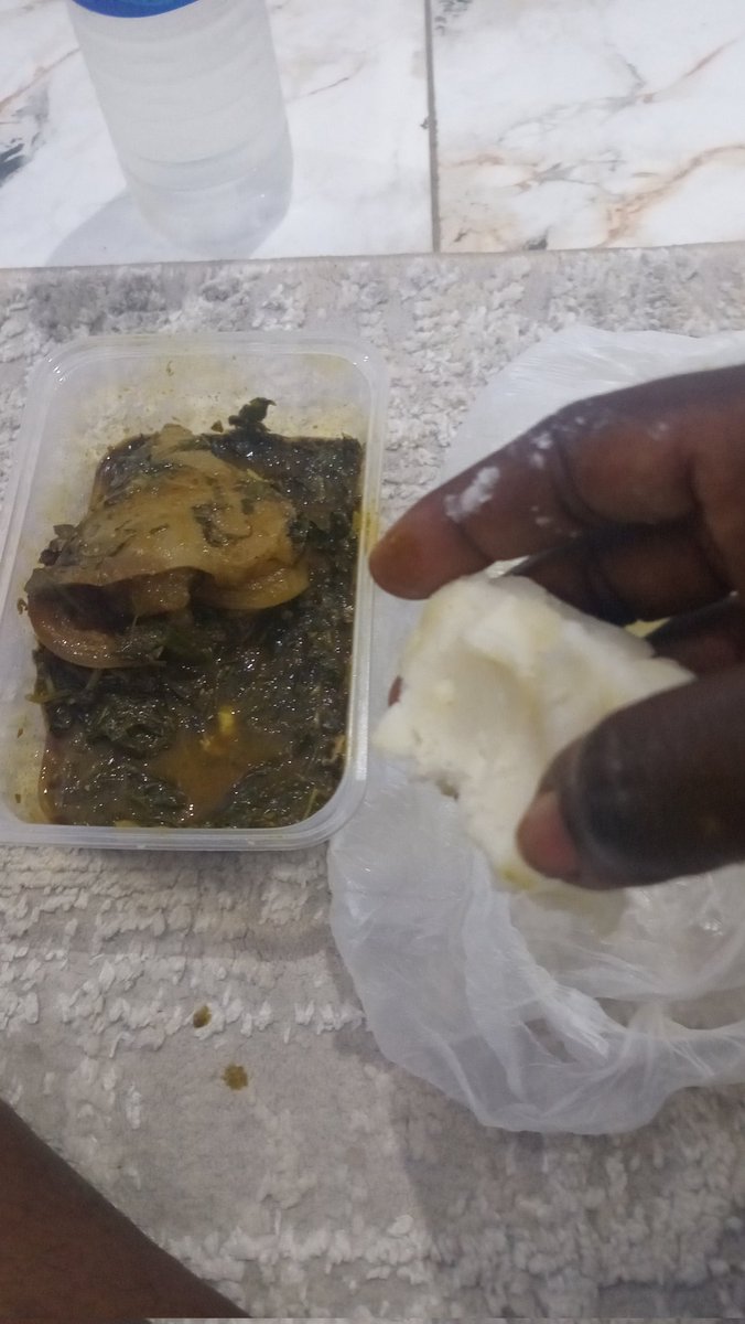 You just can not eat some food at the dining table or anything but floor. Apu and fufu different oo, if you know you know, Iya ibo, if I open my mouth to pray for you en, I go curse you, this bitterleaf and apu is topnotch. Hope no be where i go finish my lapo money be this?