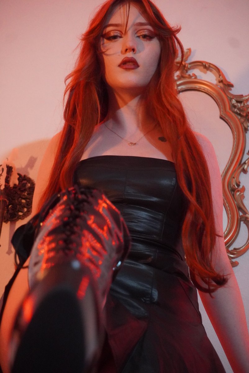 TheRealDOIAZ's tweet image. Mistress Talon takes Tuesday in the studio @TheRealDOIAZ #mistresstalon #lifecoach #studio