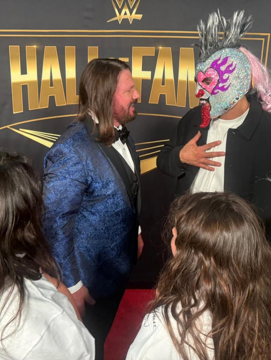 Psychooriginal's tweet photo. Le doy gracias a mami y papi por que en verdad rompieron …Gracias a mi familia y a ustedes por ser familia PsychoLoca .
Asombroso fin de semana y ayer cerramos CON LA ÚLTIMA LUCHA en #WWEworld .
Gracias a todos por ser gente tan linda y amable🙏 @wwe @wweespanol @luchalibreaaa https://t.co/CgaEn8AevG