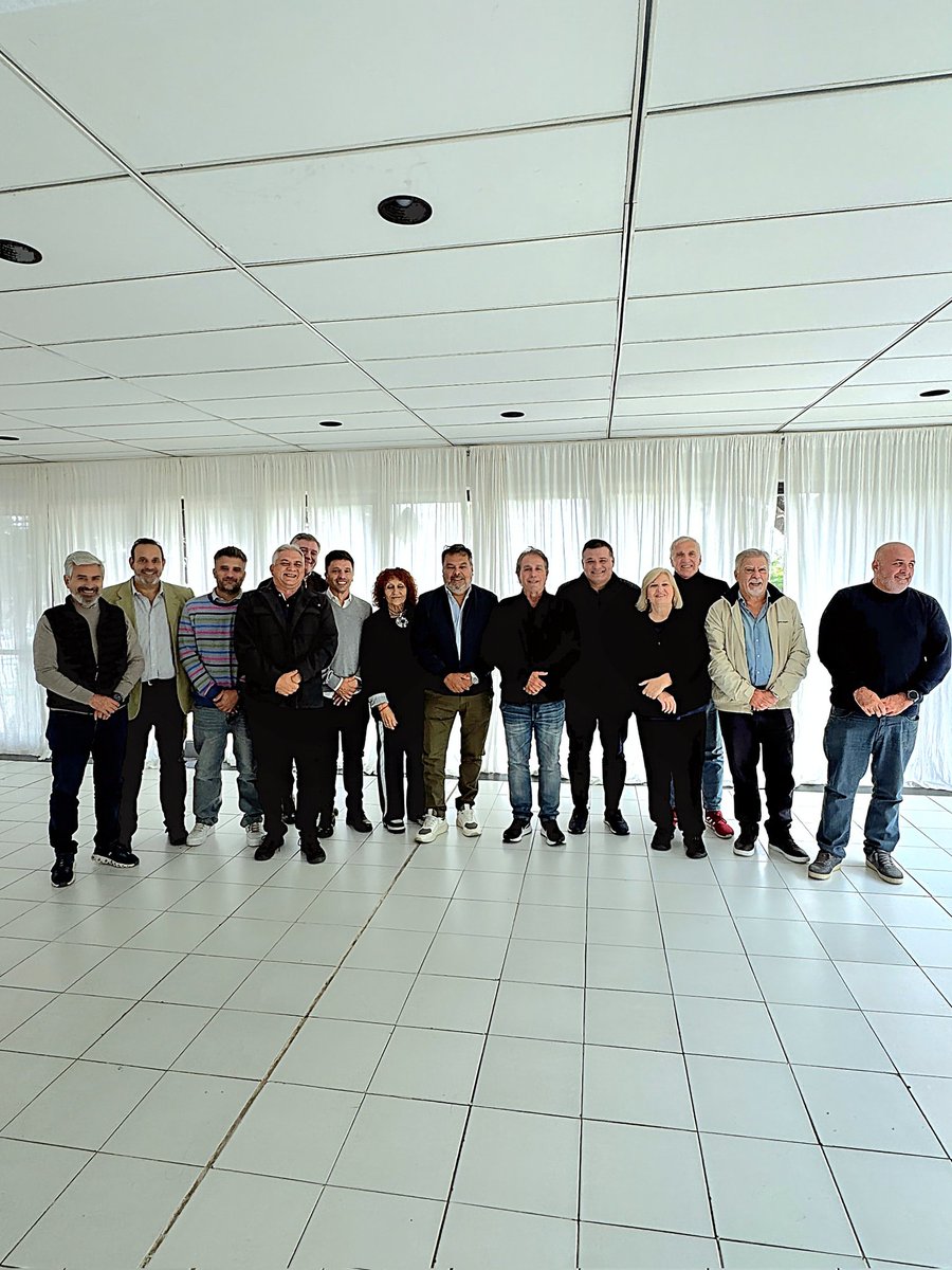 Nos reunimos con la Cámara de Turismo de la Provincia de Córdoba para continuar avanzando sobre la agenda común, repasando avances, prioridades y próximos pasos en un contexto que plantea nuevas demandas para el turismo y requiere sostener el trabajo conjunto en la provincia.