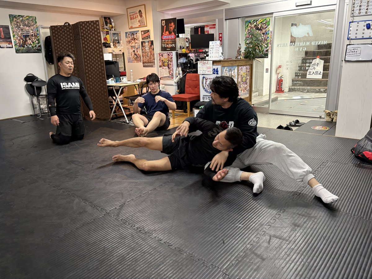 pod_gym's tweet image. 火曜日寝技🤼‍♂️
今日は筋肉潰しとキーロックを学びました💪
相手を痛めつけて手を外す痛い技です🥺皆のうめき声がジムに響いていました。後半はグラップリングスパー⚡️
今日も練習ありがとうございました！！
⁡
#パワーオブドリームジム #総合格闘技 #MMA #必殺技教えます