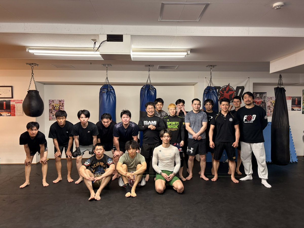 pod_gym's tweet image. 火曜日寝技🤼‍♂️
今日は筋肉潰しとキーロックを学びました💪
相手を痛めつけて手を外す痛い技です🥺皆のうめき声がジムに響いていました。後半はグラップリングスパー⚡️
今日も練習ありがとうございました！！
⁡
#パワーオブドリームジム #総合格闘技 #MMA #必殺技教えます