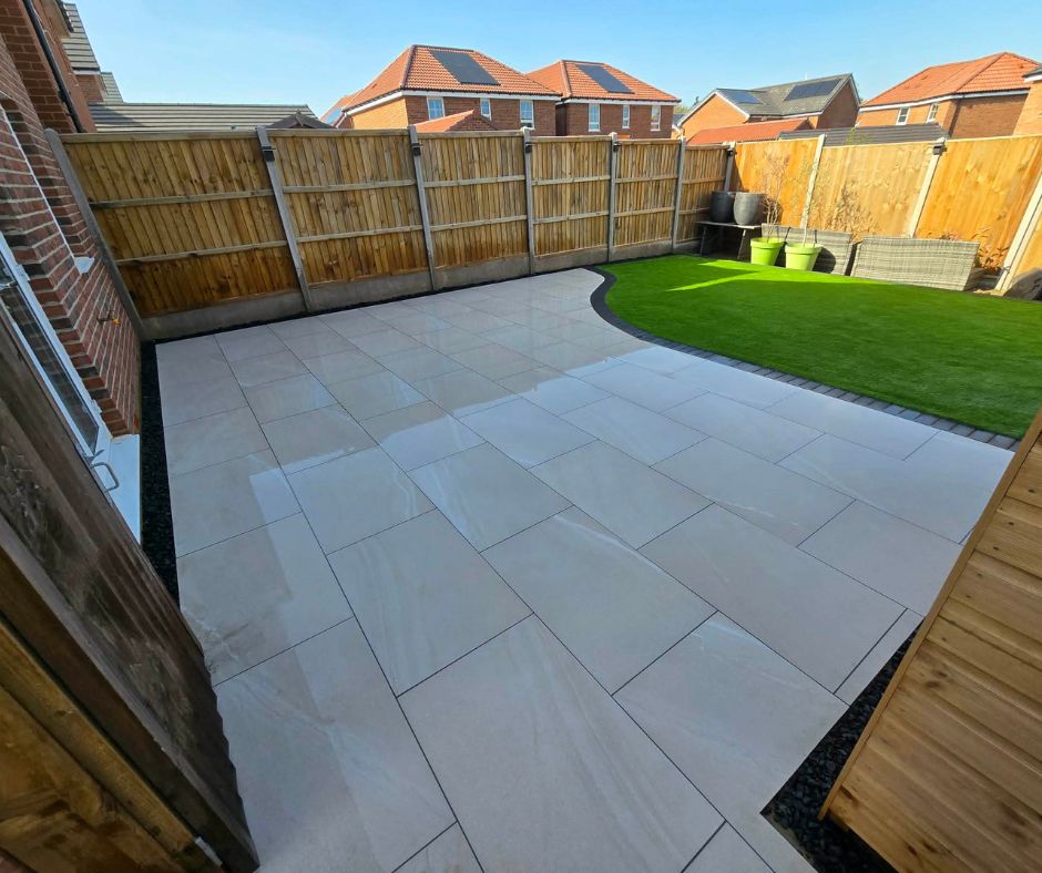 PSD_UK_LTD's tweet image. Our Galaxy Sand porcelain offers elegant shades of cream to beige with subtle white veining throughout 💫 

We love this clean and modern curved patio from Step Outside Landscapes 😍
 
☎️ 01909 768 760 

#paving #landscaping #porcelain #galaxy #sand #tiles #uk #slabs #patio
