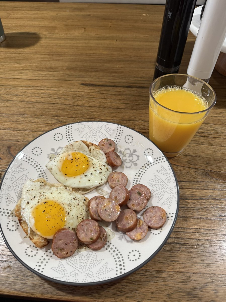 PowerstrokeChad's tweet photo. Eggs hate to see the cast iron come out. #StickAround https://t.co/c5YYpNjkAt