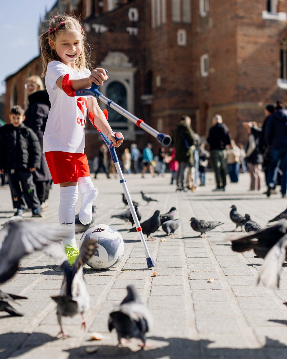 AmpFutbolPolska's tweet photo. Kraków kocha ampfutbol - ampfutbol kocha Kraków! Zobaczcie kulisy wyjątkowej ✨ sesji promującej naszą kandydaturę na gospodarza przyszłorocznych mistrzostw świata!

fot. Weronika Kuzma https://t.co/HFYrsoi0VW