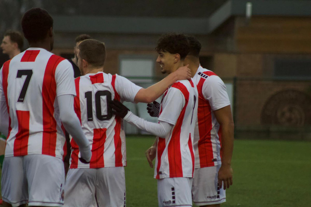 EastwoodCFCV2's tweet image. 𝟐𝟎𝟐𝟓/𝟐𝟔 𝐏𝐋𝐀𝐘𝐄𝐑 𝐎𝐅 𝐓𝐇𝐄 𝐒𝐄𝐀𝐒𝐎𝐍!

Don’t forget to have your say on who picks up the trophy…

🗳️ Cast your vote here docs.google.com/forms/d/e/1FAI…

🔜 Voting closes at 5pm on Friday 

#OneClub #HaveYourSay