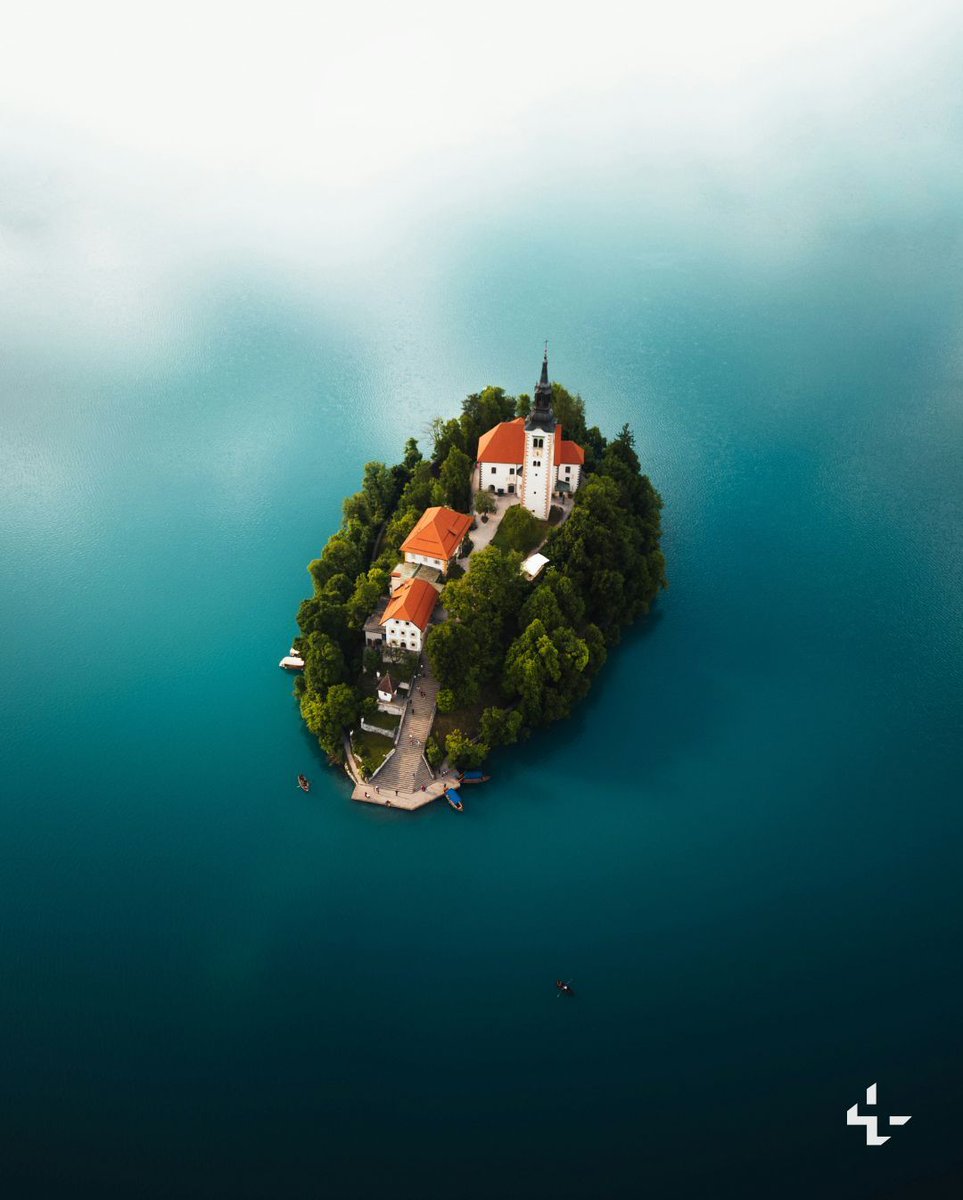 Unsplash tweet media