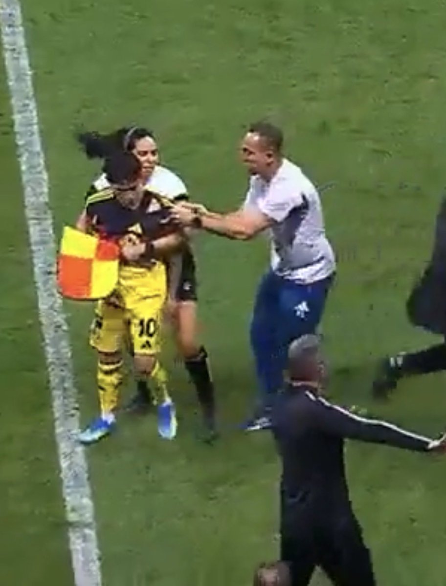 El abrazo de <a href="/Arbitraje_MX/">Comisión de Árbitros</a> al Club Amierdica se consumó y no hubo castigo para el provocador Zendejas, solo su multita económica.

Así la <a href="/LigaBBVAMX/">Liga BBVA MX</a> … increíble.