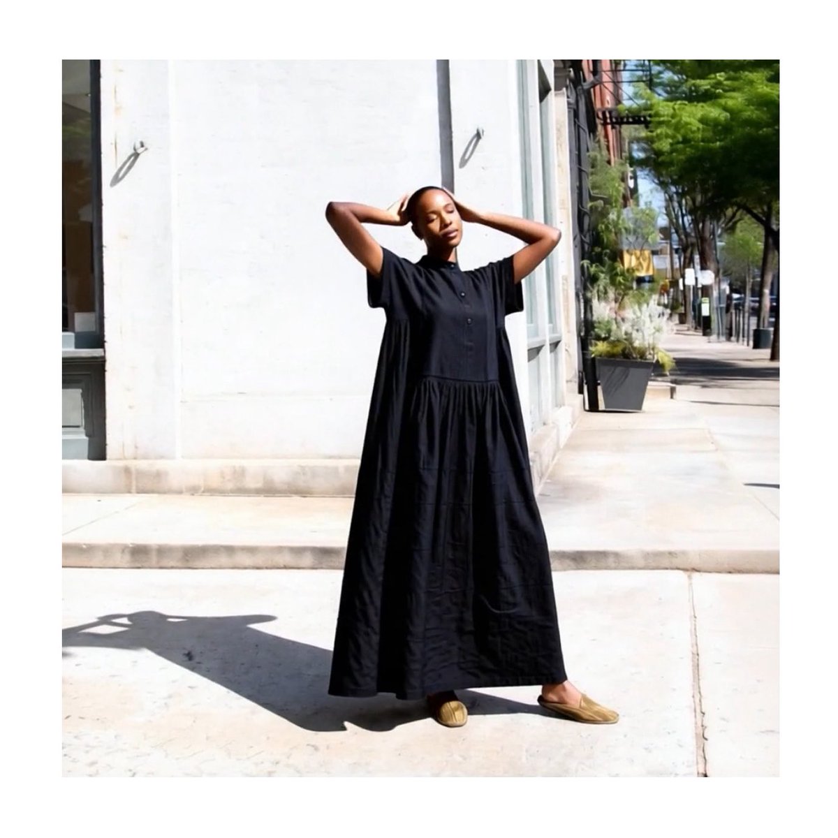 as_prett's tweet image. Beauty that never gets old🖤🖤🖤

point de Japon
Pintuck Gathered Sleeveless Dress
Black

Available on

apartmentstoreprett.stores.jp/items/64c4bd42… 

for a limited time.

@as_prett #handcrafted #black #cottondress #customlook #fashionsnap #pointdejapon #timelessbeauty