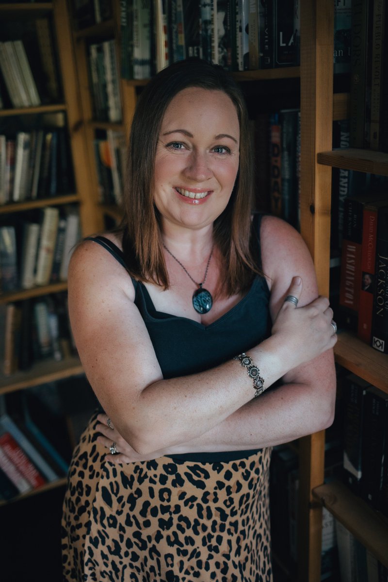 MBHenry1985's tweet image. New author shots! What do we think?! 😃

#WritingCommunity #writerslife #newpics