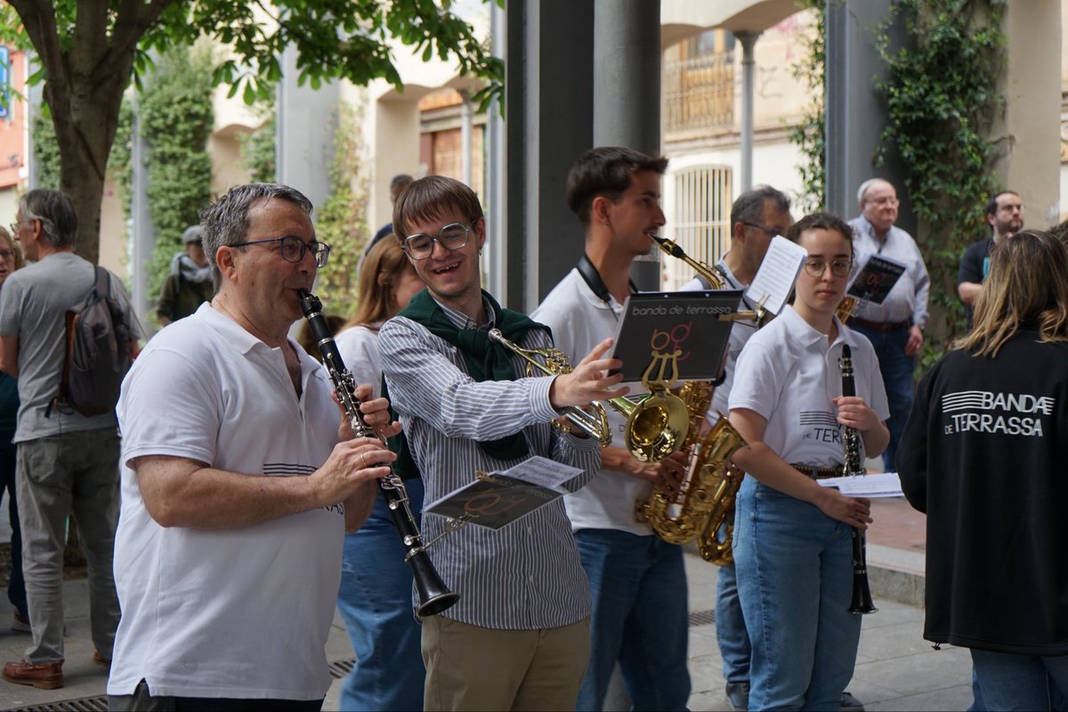 oriolboada's tweet photo. La barreja de nervis i il·lusió van fer encara més especial la tarda de dissabte.  

Em sento molt afortunat de formar part de tot aquest sarau i d'estar envoltat de gent amb tantíssim talent i vocació.

Visca la música i la cultura popular! https://t.co/WLrqvgqhVD