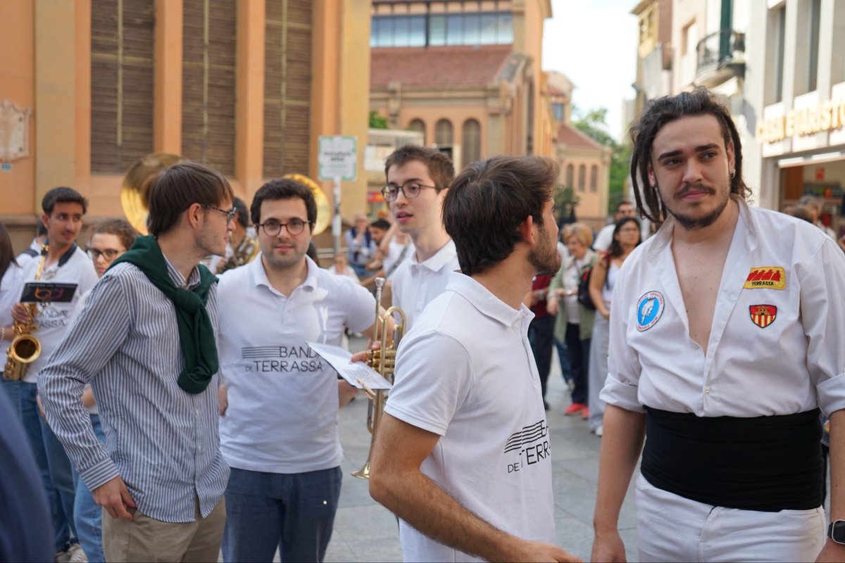 oriolboada's tweet photo. La barreja de nervis i il·lusió van fer encara més especial la tarda de dissabte.  

Em sento molt afortunat de formar part de tot aquest sarau i d'estar envoltat de gent amb tantíssim talent i vocació.

Visca la música i la cultura popular! https://t.co/WLrqvgqhVD