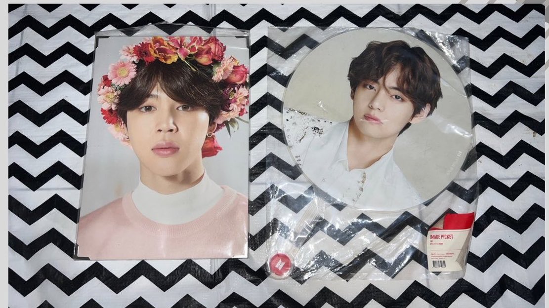 jimlistt's tweet photo. Jimin Premphot &amp; Taehyung Impick

💰 100k (both)
condi premphot 85%
Impick 65%
📍 Bekasi, INA
✅ NEGO

t. want to sell wts bts bangtan premium photo lys love yourself image picket image picket sys speak yourself the final v jungkook jk jm jual indo photocard pc ph ina https://t.co/BarsSlofMS
