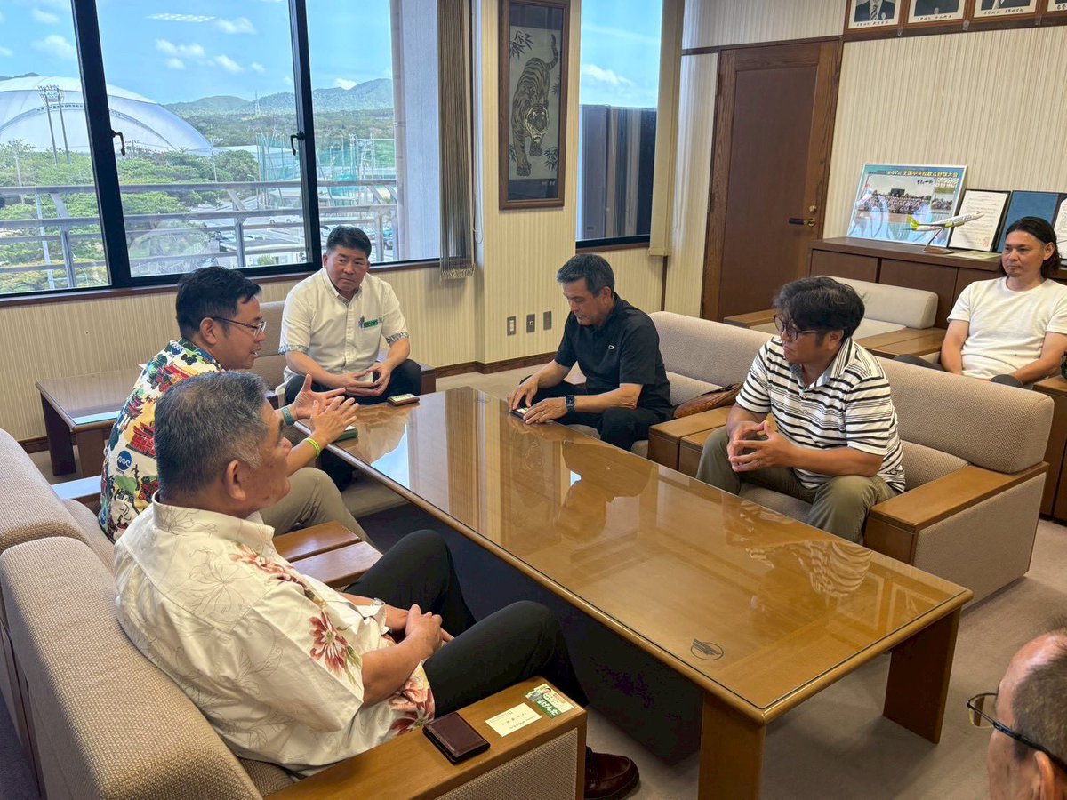 GentaKoja's tweet photo. 続いて、宜野座村を訪問しました。

當眞村長や村議会の皆様と意見交換。

施設の維持管理、河川の浚渫、停電や通信対策などの課題をお伺いしました。

皆様、ありがとうございました！

#古謝げんた #沖縄を次のステージへ https://t.co/Q0aS7eZuks