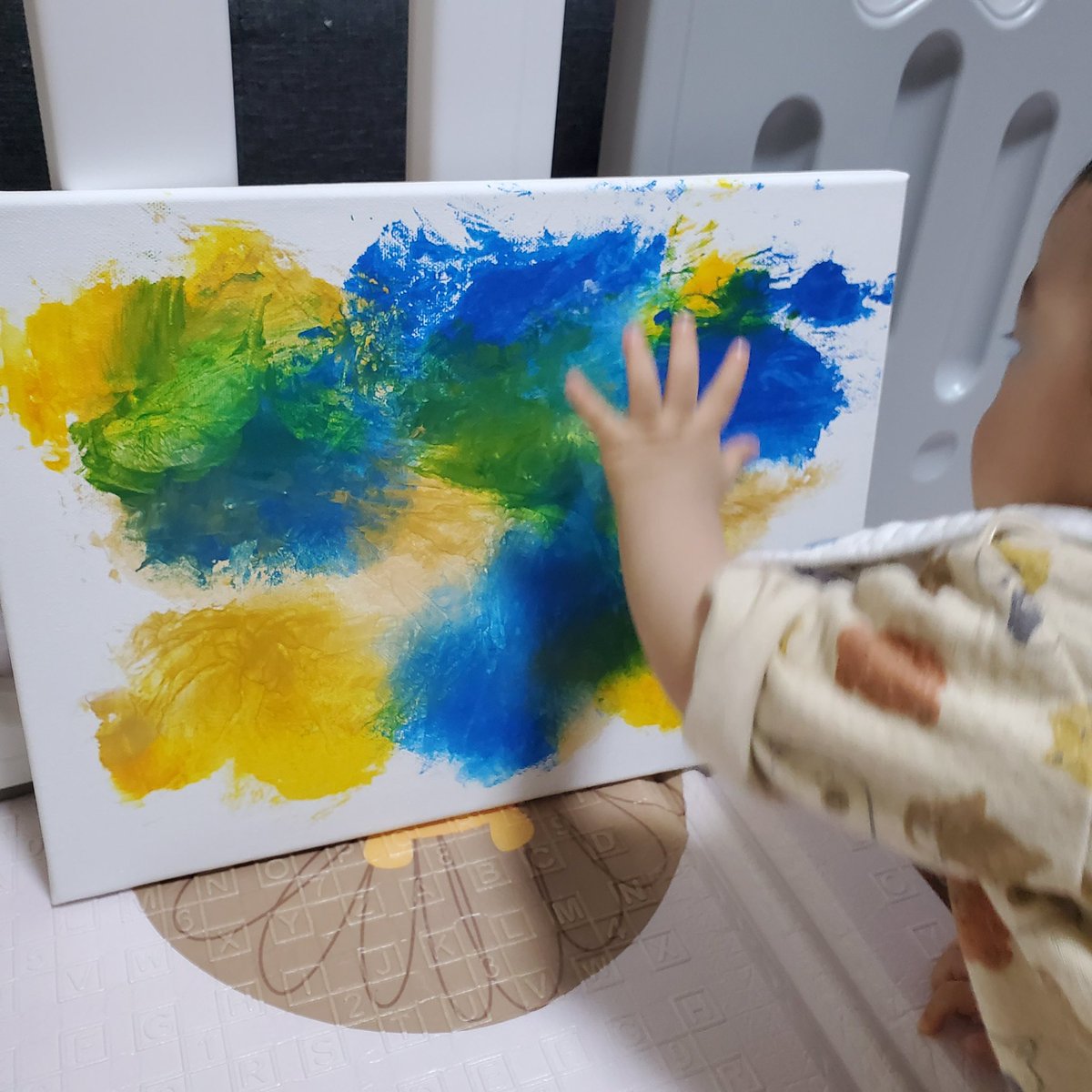 syoxa's tweet photo. 実は息子が人生で初めて描いた絵(？)が採用されました...
とてもとても素敵な楽曲。 https://t.co/ChixYLwWek