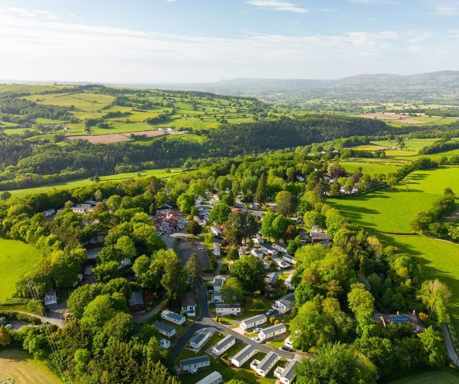 WeAcceptPets's tweet image. 🌿 Lyons Woodlands Hall 🌿

Blending luxury with relaxation, the park provides a calm and comfortable setting, perfect for unwinding in beautiful surroundings. 🏡

Accepts 🐶
weacceptpets.co.uk/Denbighshire/9…

#Denbighshire #NorthWales #Staycation #HolidayPark #CountrysideEscape #Llanfwrog