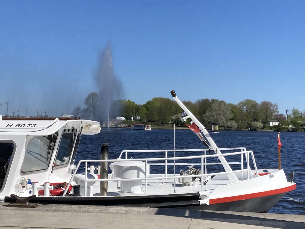 GeorgAlbrecht1's tweet image. … und Mittagspause in der Sonne, am Wasser. 😁
#Hamburg #Jungfernstieg #Binnenalster #Alsterdampfer